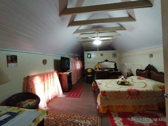 Imagem Casa com 4 Quartos à Venda, 319 m² em São Francisco - Curitiba Imagem Casa com 4 Quartos à Venda, 319 m² em São Francisco - Curitiba