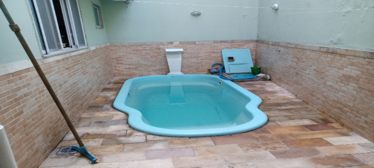 Imagem Casa com 3 Quartos à Venda, 250 m² em Vila Valqueire - Rio De Janeiro