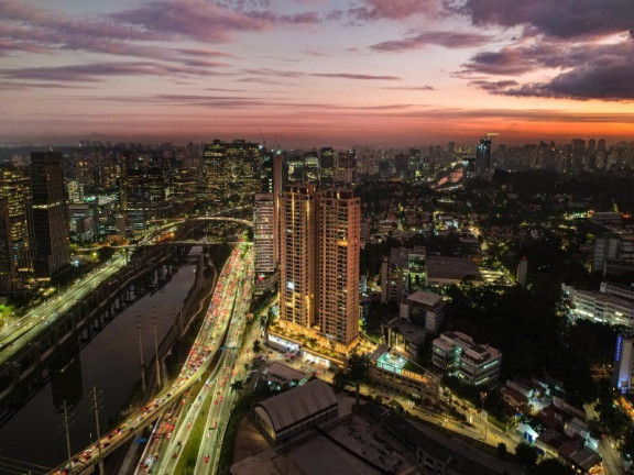 Imagem Imóvel com 4 Quartos à Venda, 252 m² em Cidade Jardim - São Paulo Imagem Imóvel com 4 Quartos à Venda, 252 m² em Cidade Jardim - São Paulo
