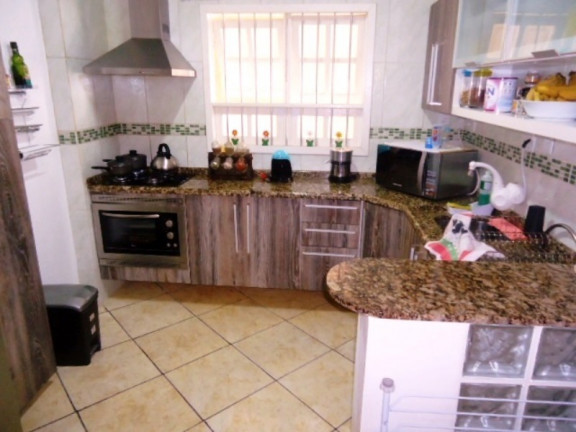 Imagem Casa com 3 Quartos à Venda, 199 m² em Jardim Itu - Porto Alegre Imagem Casa com 3 Quartos à Venda, 199 m² em Jardim Itu - Porto Alegre