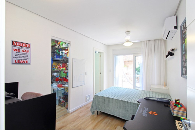 Imagem Casa com 3 Quartos à Venda, em Hípica - Porto Alegre Imagem Casa com 3 Quartos à Venda, em Hípica - Porto Alegre