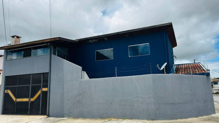 Sobrado com 4 Quartos à Venda, 218 m² em Vila Areao - Taubaté