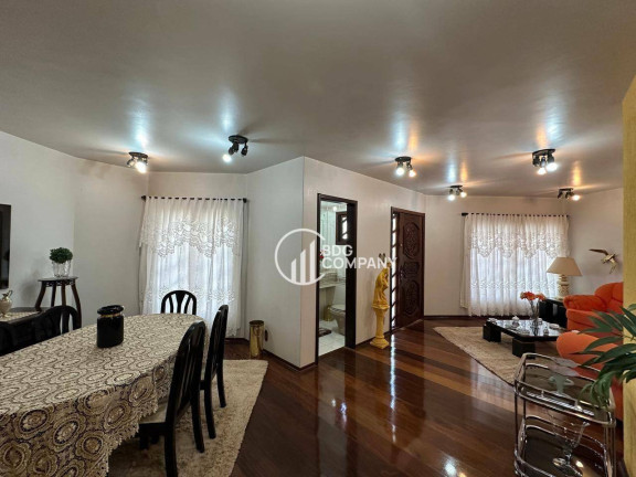 Imagem Casa com 7 Quartos à Venda, 450 m² em Boa Vista - Ponta Grossa Imagem Casa com 7 Quartos à Venda, 450 m² em Boa Vista - Ponta Grossa