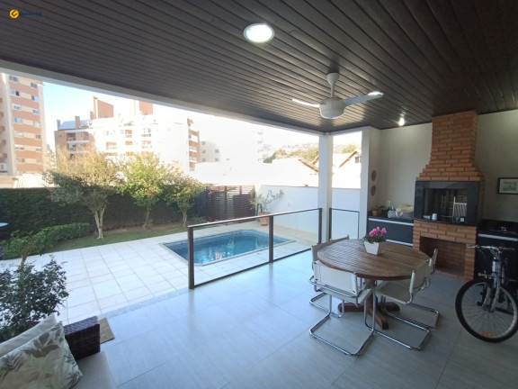 Imagem Casa com 4 Quartos à Venda, 220 m² em Córrego Grande - Florianópolis Imagem Casa com 4 Quartos à Venda, 220 m² em Córrego Grande - Florianópolis