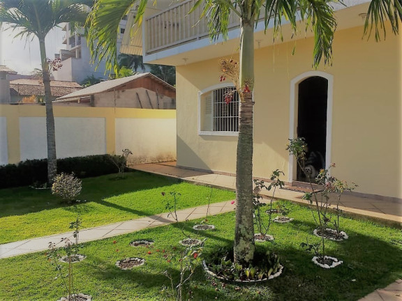 Casa com 5 Quartos à Venda, 