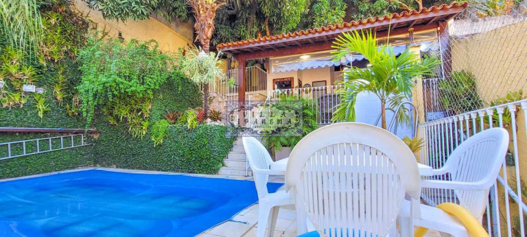 Imóvel com 4 Quartos à Venda, 400 m² em São Francisco - Niterói
