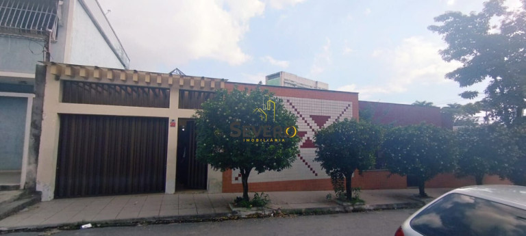 Casa com 3 Quartos à Venda, 270 m² em Centro - São Gonçalo