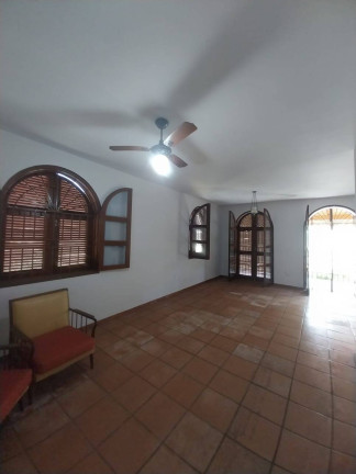 Imagem Casa com 6 Quartos à Venda, 360 m² em Centro - Ubatuba Imagem Casa com 6 Quartos à Venda, 360 m² em Centro - Ubatuba