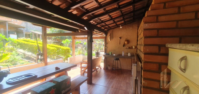 Casa com 6 Quartos à Venda, 280 m² em Vale Das Amendoeiras - Contagem