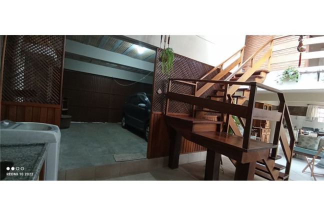 Imagem Casa com 2 Quartos à Venda, 210 m² em Vila Nova - Porto Alegre Imagem Casa com 2 Quartos à Venda, 210 m² em Vila Nova - Porto Alegre