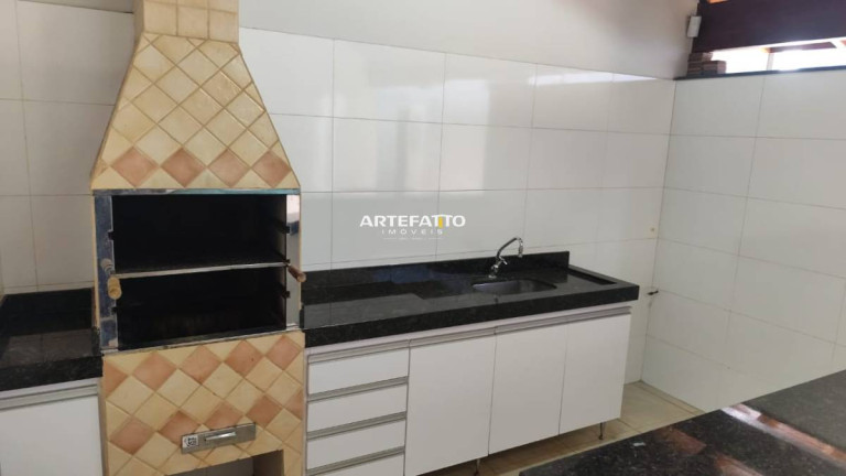 Imagem Casa com 4 Quartos à Venda, 240 m²