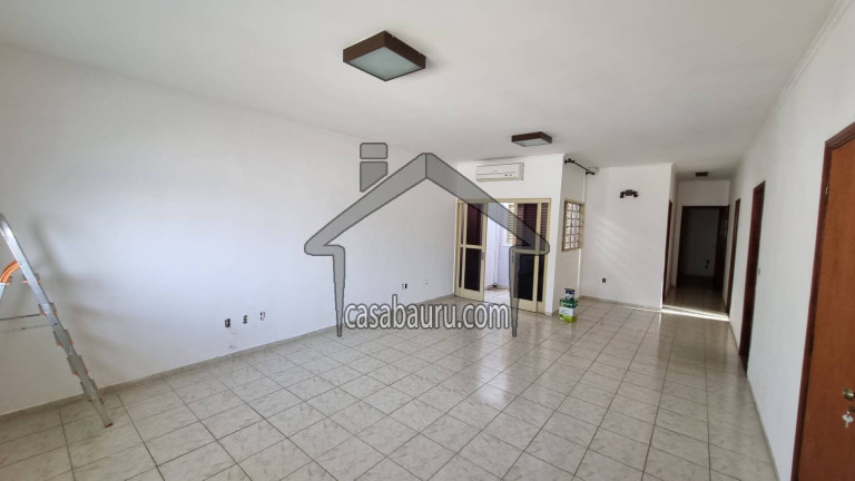Imagem Casa com 3 Quartos à Venda, 363 m² em Vila Nipônica - Bauru