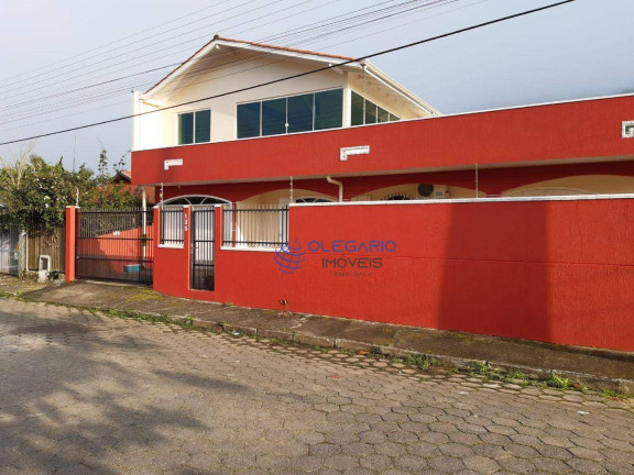 Sobrado com 3 Quartos à Venda, 214 m² em Centro - Penha