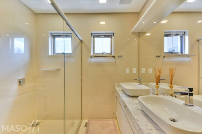 Imagem Apartamento com 3 Quartos à Venda, 17.904 m² em Centro - Gramado Imagem Apartamento com 3 Quartos à Venda, 17.904 m² em Centro - Gramado