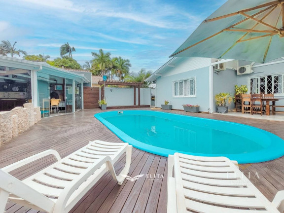 Imagem Casa com 4 Quartos à Venda, 240 m² em Centro - Barra Velha