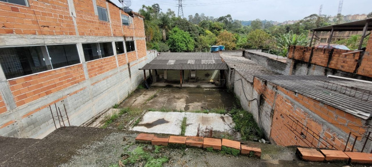 Imagem Imóvel com 2 Quartos à Venda, 650 m² em Jardim Itacolomi - Itapevi