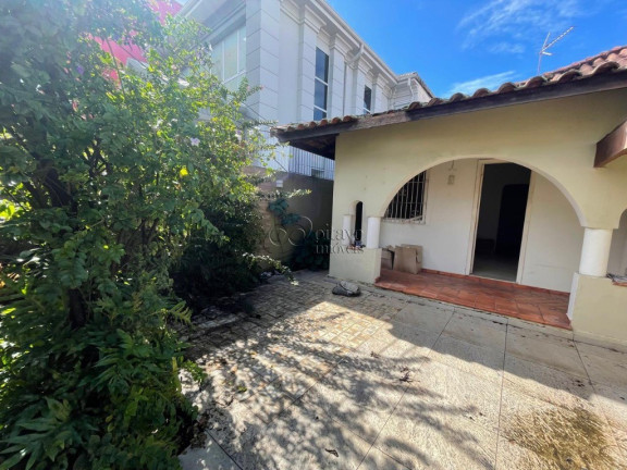 Casa com 2 Quartos para Alugar, 161 m² em Centro - Macaé