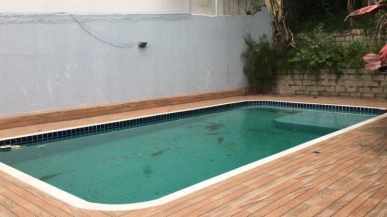 Imagem Casa com 5 Quartos à Venda,  em Bom Abrigo - Florianópolis
