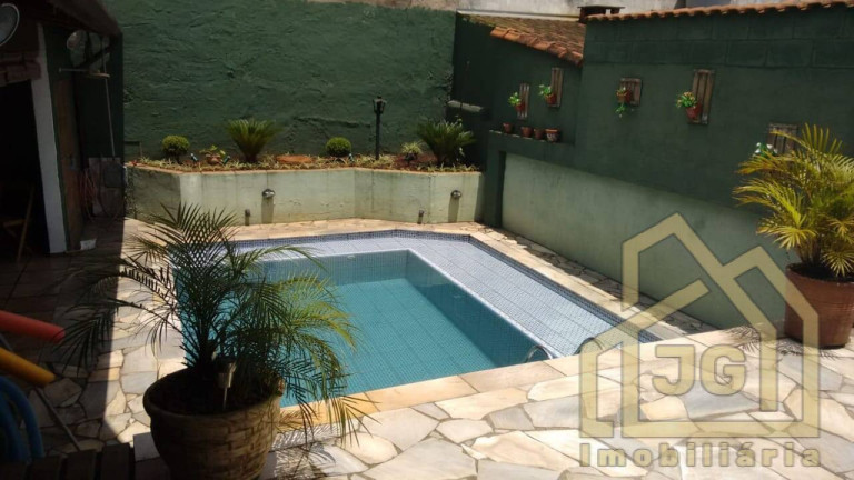 Sobrado com 3 Quartos à Venda, 180 m² em Vila Linda - Santo André