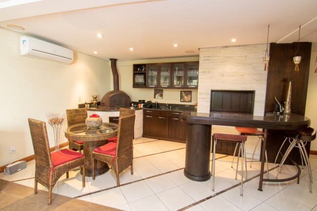 Imagem Casa com 4 Quartos à Venda, 438 m² em Três Figueiras - Porto Alegre