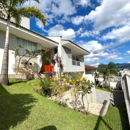 Imagem Casa com 4 Quartos à Venda, 270 m² em Amizade - Jaraguá Do Sul Imagem Casa com 4 Quartos à Venda, 270 m² em Amizade - Jaraguá Do Sul