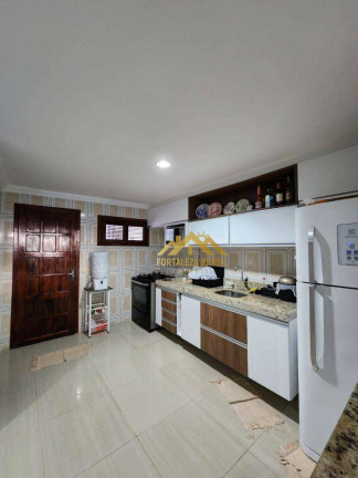 Imagem Imóvel com 4 Quartos à Venda, 180 m² em Maraponga - Fortaleza Imagem Imóvel com 4 Quartos à Venda, 180 m² em Maraponga - Fortaleza