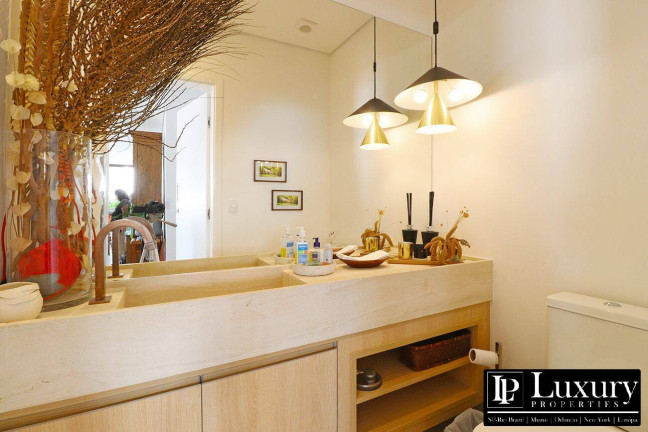 Imagem Casa com 3 Quartos à Venda, 250 m² em Vila Nova Conceição - São Paulo