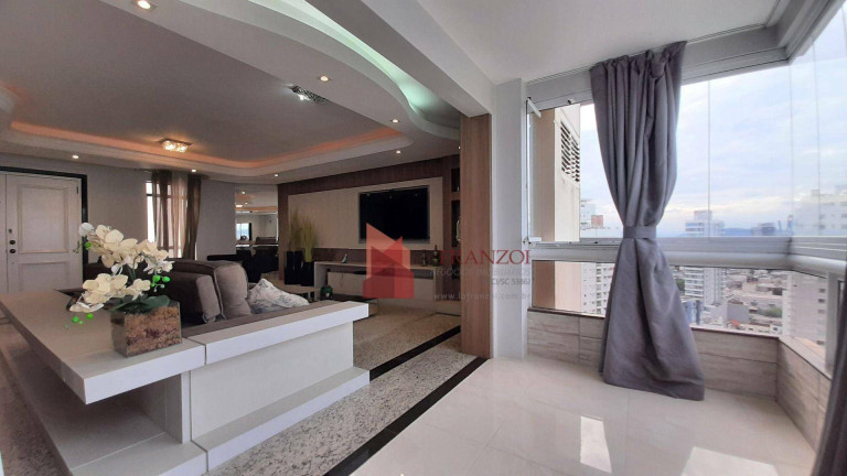 Apartamento com 4 Quartos para Alugar, 289 m² em Centro - Itajaí