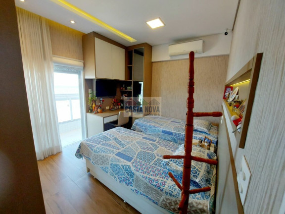 Imagem Apartamento com 4 Quartos à Venda, 212 m²