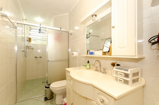 Imagem Casa com 4 Quartos à Venda,  em Petrópolis - Porto Alegre