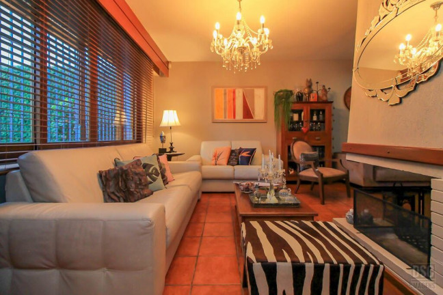 Imagem Casa com 4 Quartos à Venda, 321 m² em Vila Assunção - Porto Alegre Imagem Casa com 4 Quartos à Venda, 321 m² em Vila Assunção - Porto Alegre