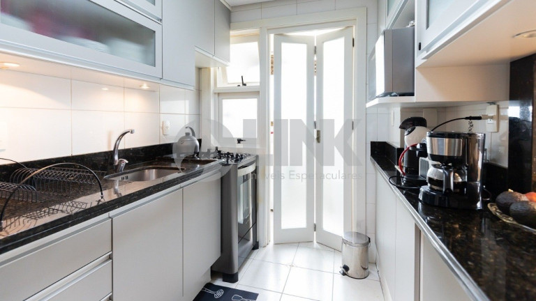 Imagem Apartamento com 3 Quartos à Venda, 81 m² em Petrópolis - Porto Alegre Imagem Apartamento com 3 Quartos à Venda, 81 m² em Petrópolis - Porto Alegre