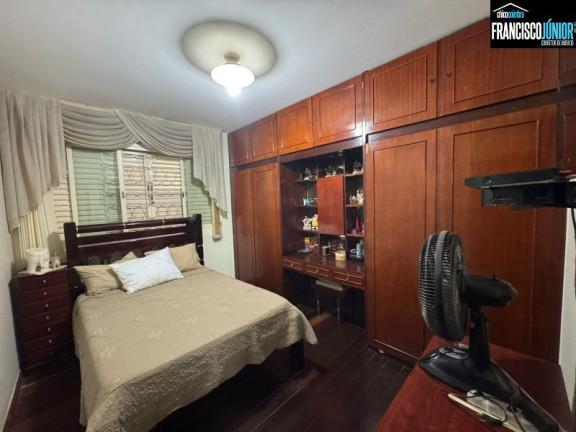 Imagem Casa com 3 Quartos à Venda, 241 m² em Setor Aeroporto - Goiânia