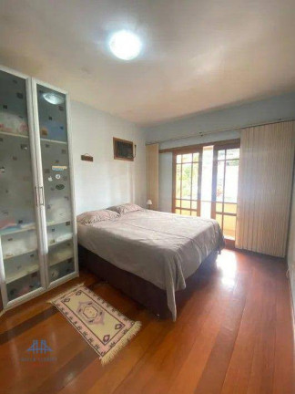 Imagem Casa com 4 Quartos à Venda, 315 m² em Trindade - Florianópolis Imagem Casa com 4 Quartos à Venda, 315 m² em Trindade - Florianópolis