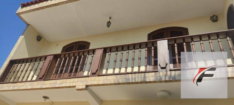 Imagem Sobrado com 4 Quartos à Venda, 330 m² em Capão Raso - Curitiba Imagem Sobrado com 4 Quartos à Venda, 330 m² em Capão Raso - Curitiba