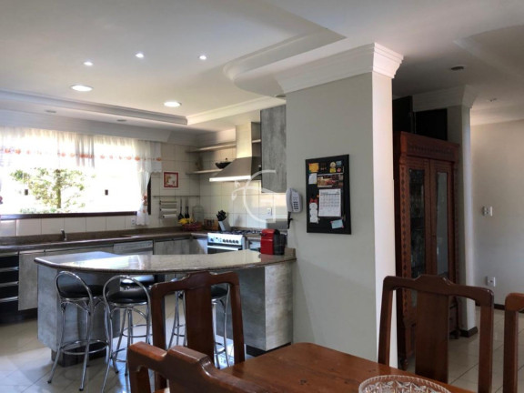 Imagem Casa com 6 Quartos à Venda, 700 m² em América - Joinville Imagem Casa com 6 Quartos à Venda, 700 m² em América - Joinville