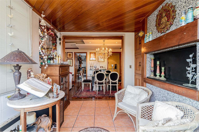 Imagem Imóvel com 3 Quartos à Venda, em Auxiliadora - Porto Alegre Imagem Imóvel com 3 Quartos à Venda, em Auxiliadora - Porto Alegre