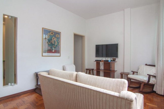 Imagem Imóvel com 2 Quartos à Venda, 71 m² em Copacabana - Rio De Janeiro Imagem Imóvel com 2 Quartos à Venda, 71 m² em Copacabana - Rio De Janeiro