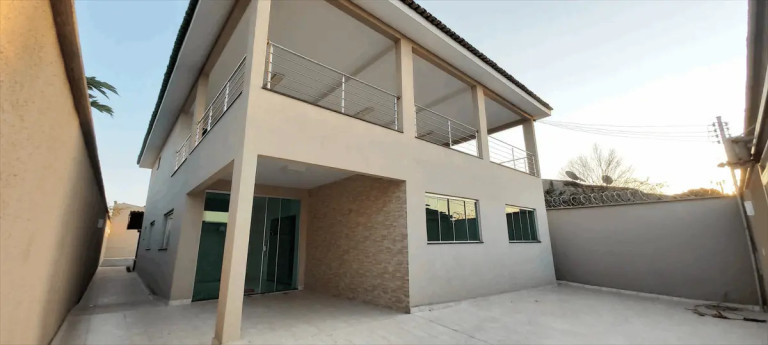 Sobrado com 4 Quartos à Venda, 420 m² em Jardim América - Goiânia