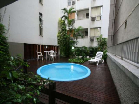 Imagem Imóvel com 2 Quartos para Temporada,  em Copacabana - Rio De Janeiro