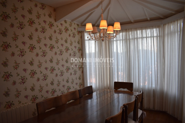 Imagem Casa com 6 Quartos à Venda, 612 m² em Região De Capivari - Campos Do Jordão