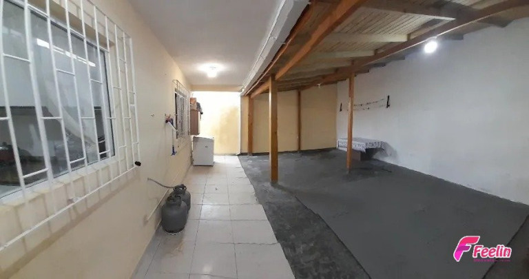 Imagem Casa com 2 Quartos à Venda, 190 m² em São João Do Rio Vermelho - Florianópolis Imagem Casa com 2 Quartos à Venda, 190 m² em São João Do Rio Vermelho - Florianópolis
