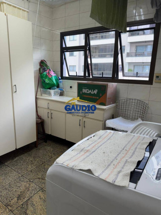 Imagem Apartamento com 3 Quartos para Alugar, 242 m² em Vila Suzana - São Paulo