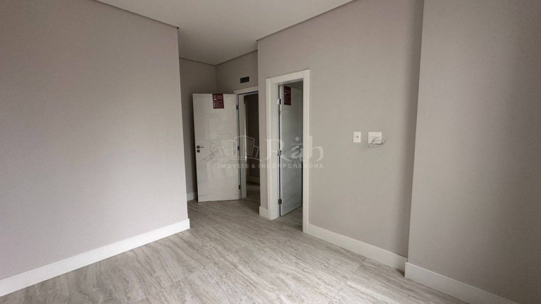 Imagem Apartamento com 4 Quartos à Venda, 146 m² em Pioneiros - Balneário Camboriú Imagem Apartamento com 4 Quartos à Venda, 146 m² em Pioneiros - Balneário Camboriú