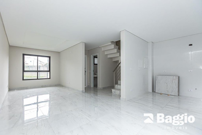 Imagem Sobrado com 3 Quartos à Venda, 129 m² em Uberaba - Curitiba