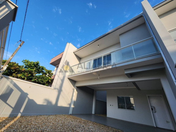 Casa com 3 Quartos à Venda, 185 m² em Meia Praia - Navegantes