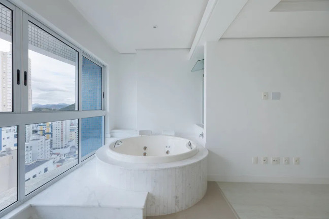 Imagem Apartamento com 2 Quartos à Venda, 252 m² em Centro - Balneário Camboriú