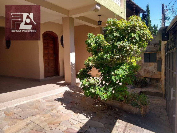 Casa com 3 Quartos à Venda, 210 m² em Centro - Guaratinguetá