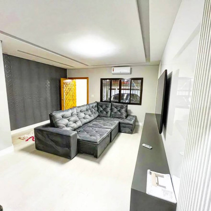 Casa com 3 Quartos à Venda,  em Vila Guilhermina - Praia Grande