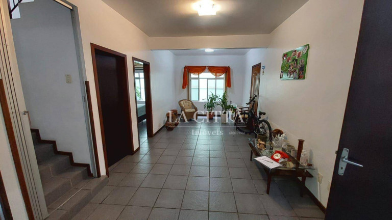 Imagem Sobrado com 5 Quartos à Venda, 350 m² em São Judas - Itajaí Imagem Sobrado com 5 Quartos à Venda, 350 m² em São Judas - Itajaí